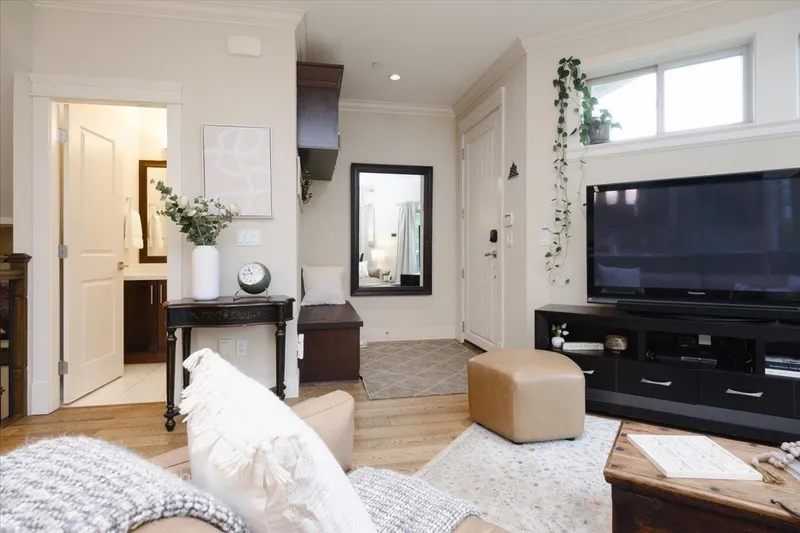 640 W 15TH STREET - photo 4 of 25