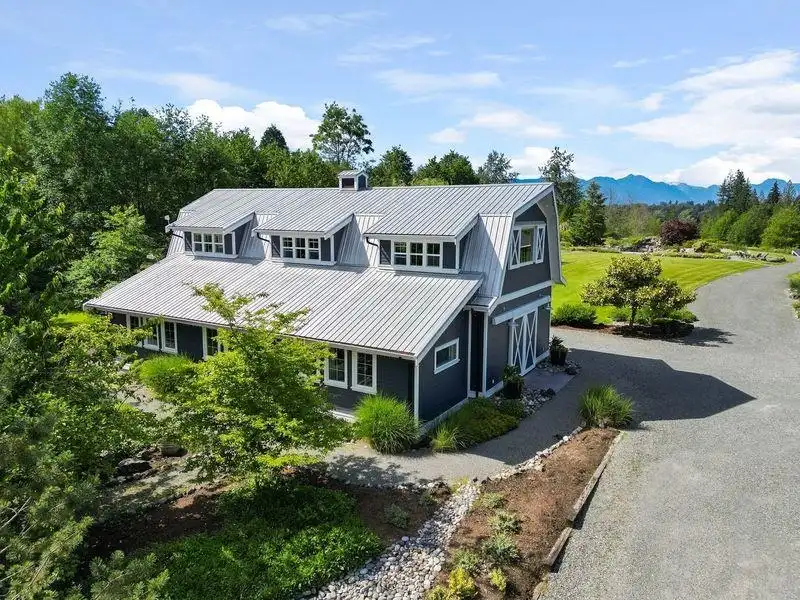 10376 MCKINNON CRESCENT - photo 3 of 40