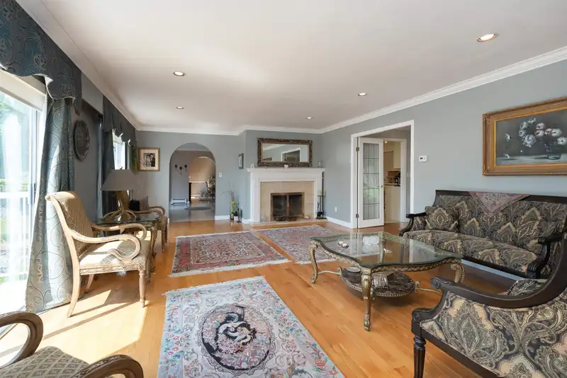 2362 WESTHILL DRIVE - photo 4 of 39