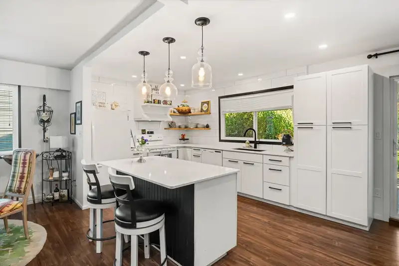 20553 43A AVENUE - photo 4 of 40