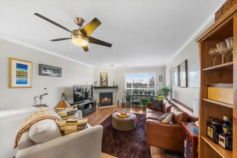 401 15885 84 AVENUE - photo 1 of 24