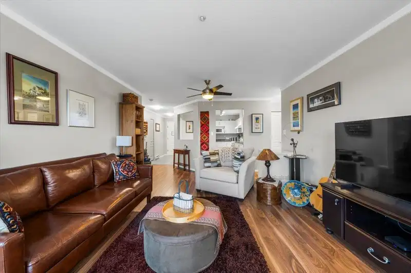 401 15885 84 AVENUE - photo 3 of 24