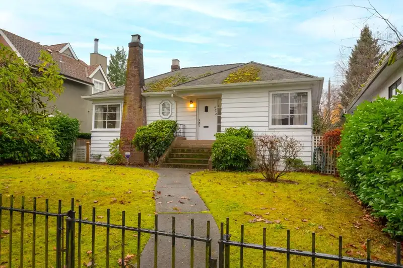3915 W 32ND AVENUE - photo 1 of 17