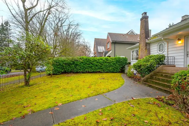 3915 W 32ND AVENUE - photo 2 of 17