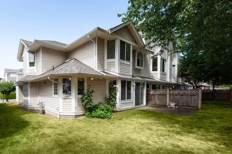 5 7955 122 STREET - photo 4 of 28