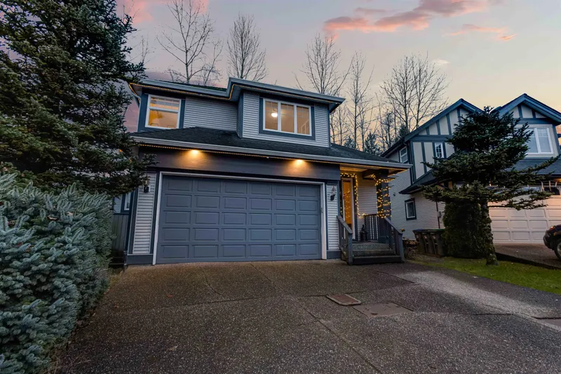 7450 147 STREET - photo 2 of 25