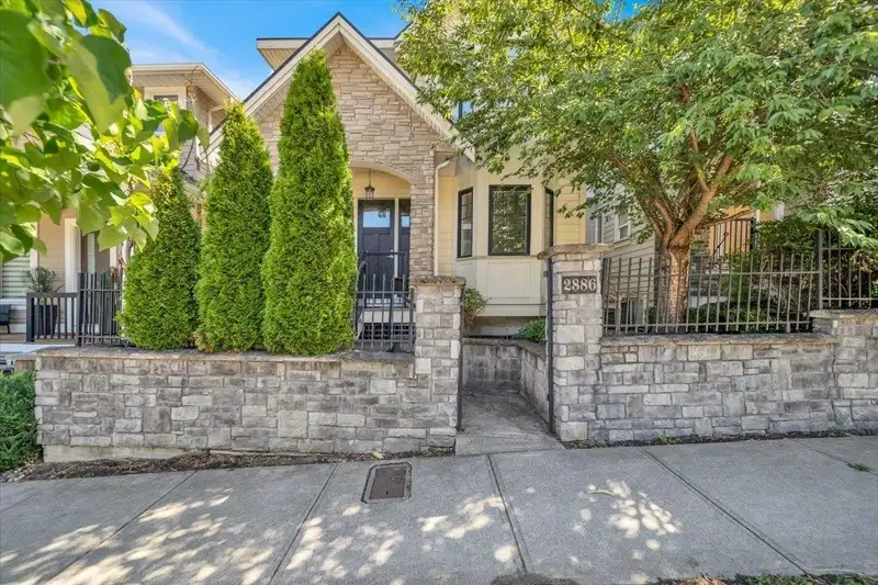 2886 160 STREET - photo 1 of 29