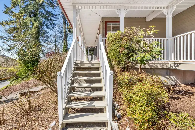 16715 78 AVENUE - photo 3 of 40