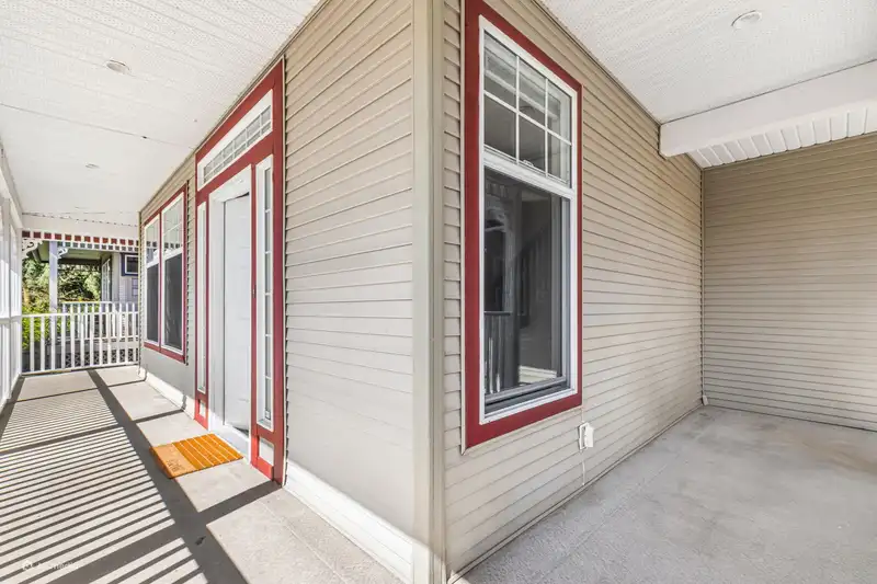 16715 78 AVENUE - photo 4 of 40