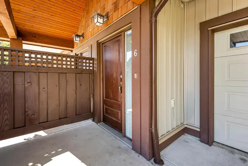 6 320 DECAIRE STREET - photo 3 of 25