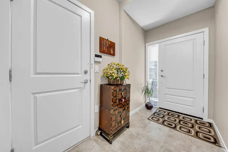 6 320 DECAIRE STREET - photo 4 of 25