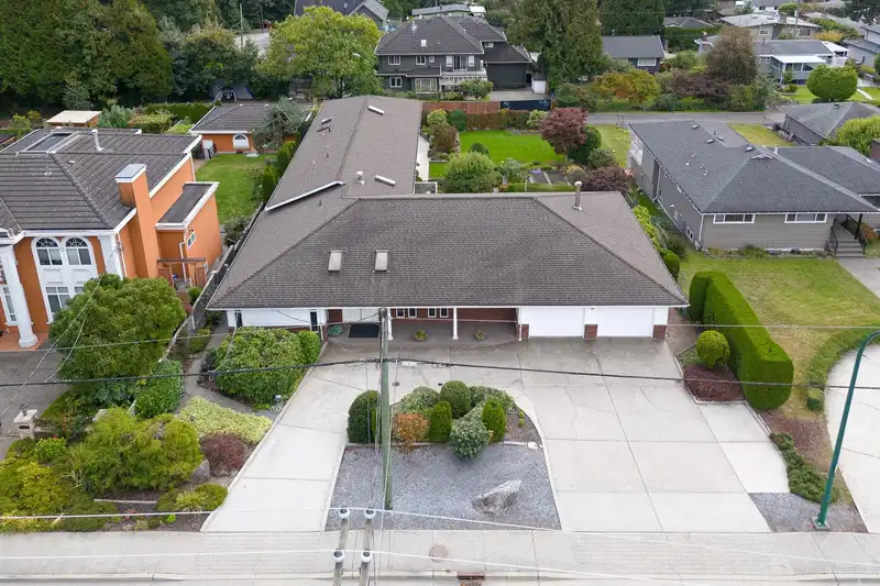 720 ROCHESTER AVENUE - photo 3 of 40
