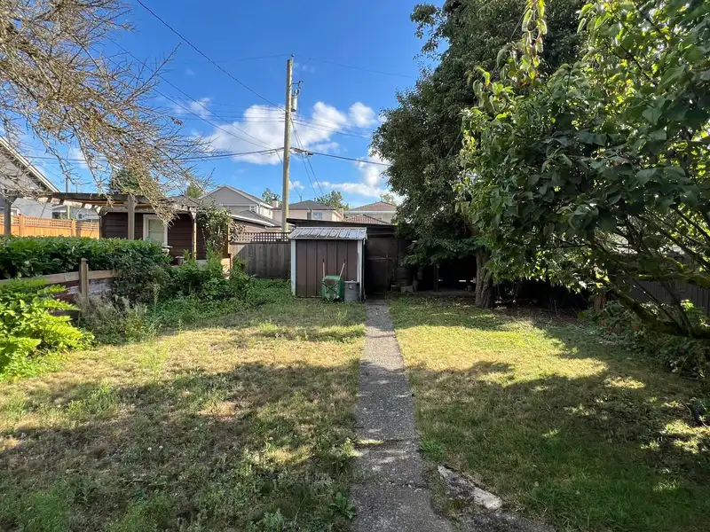 3274 E 44TH AVENUE - photo 2 of 9