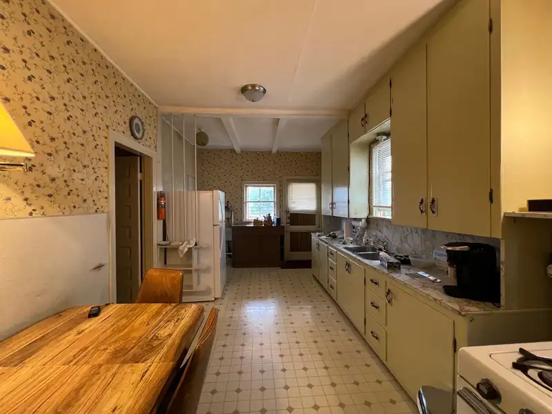 3274 E 44TH AVENUE - photo 4 of 9