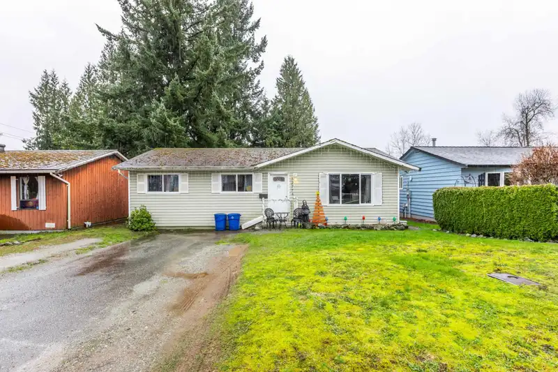 32774 BADGER AVENUE - photo 1 of 39