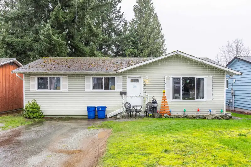 32774 BADGER AVENUE - photo 2 of 39