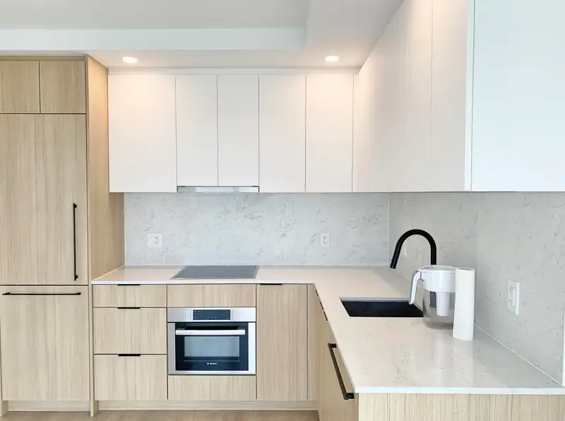 1511 13685 102ND AVENUE - photo 4 of 31