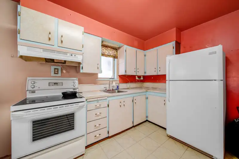 5284 SLOCAN STREET - photo 3 of 34