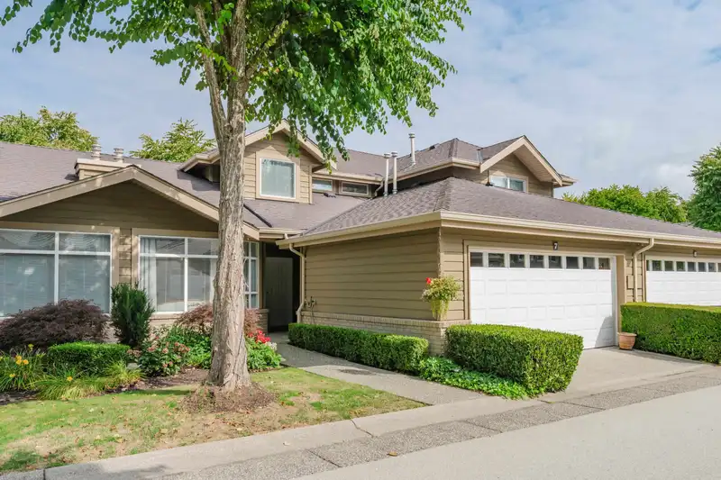 7 15168 22 AVENUE - photo 1 of 36