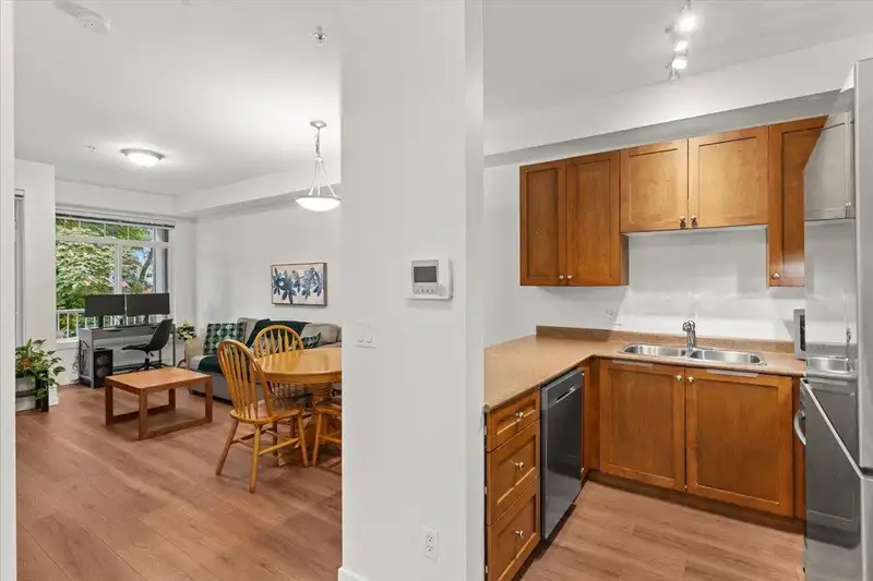 214 13277 108TH AVENUE - photo 1 of 25