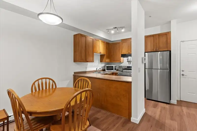 214 13277 108TH AVENUE - photo 3 of 25