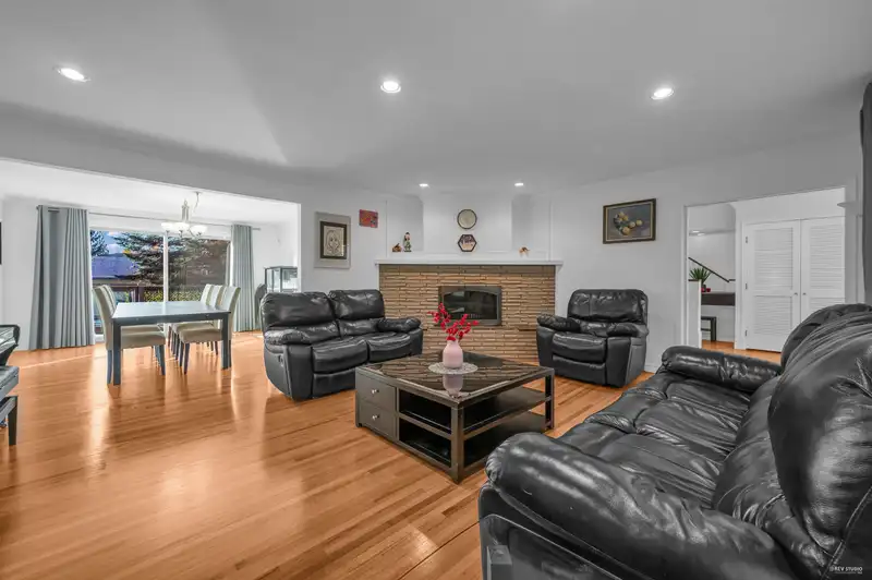 310 MACBETH CRESCENT - photo 3 of 25
