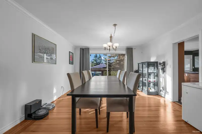 310 MACBETH CRESCENT - photo 4 of 25