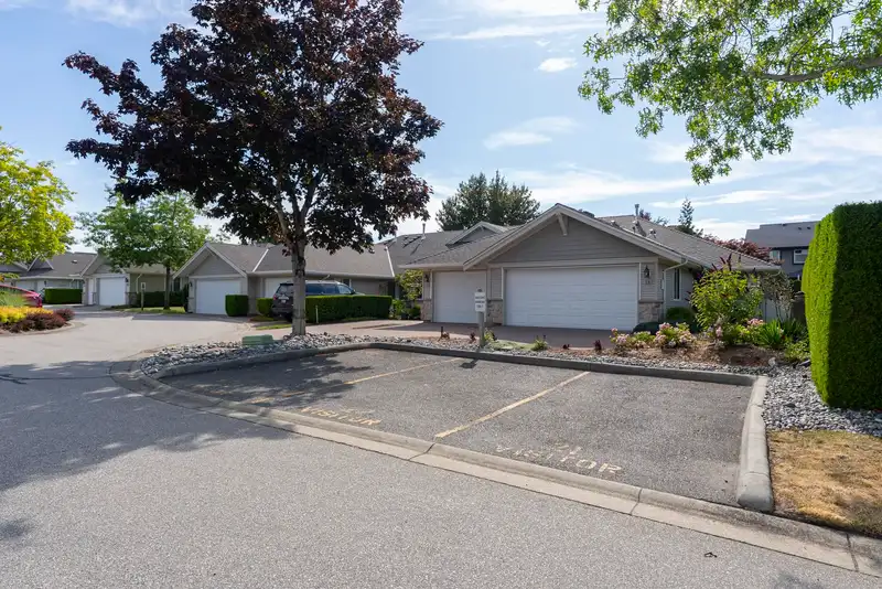 58 17516 4TH AVENUE - photo 3 of 38