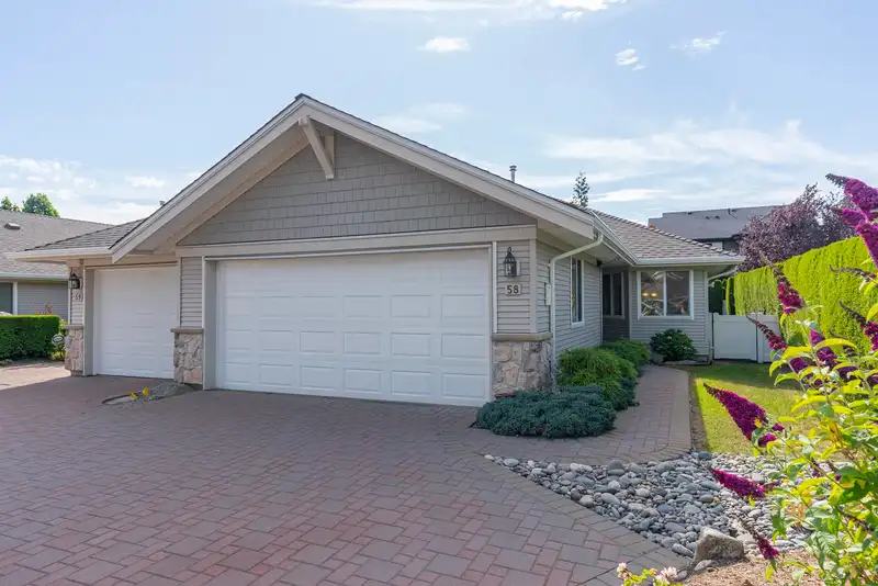 58 17516 4TH AVENUE - photo 4 of 38