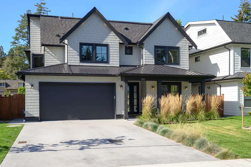 255 54A STREET - photo 2 of 40