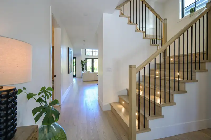 255 54A STREET - photo 3 of 40