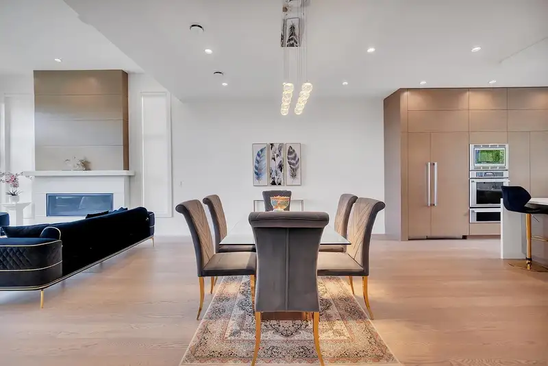 440 W QUEENS ROAD - photo 2 of 40