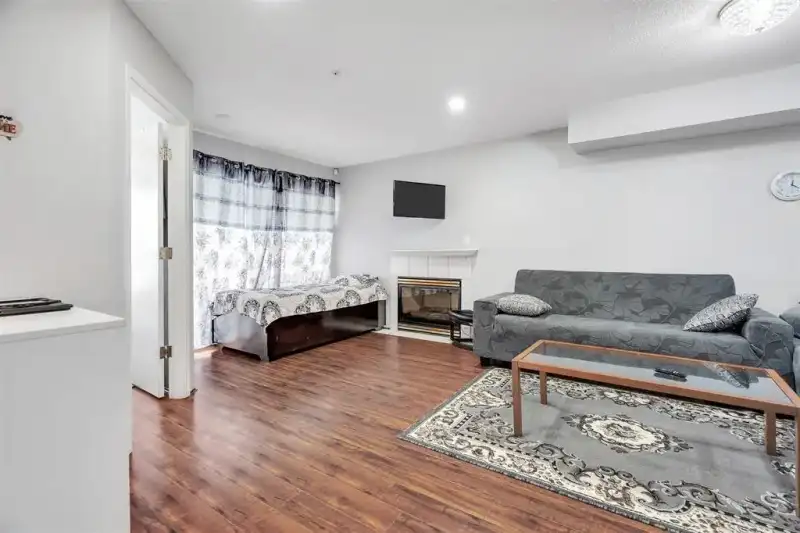 302 12130 80 AVENUE - photo 1 of 15