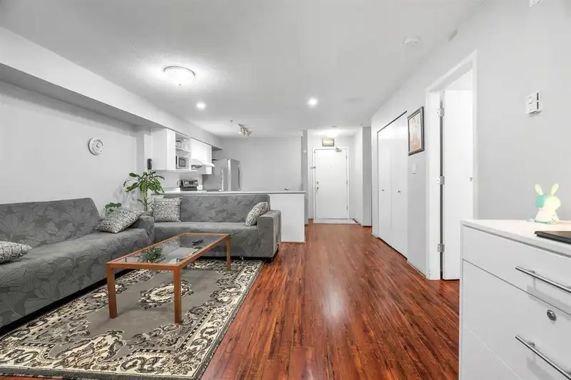 302 12130 80 AVENUE - photo 2 of 15