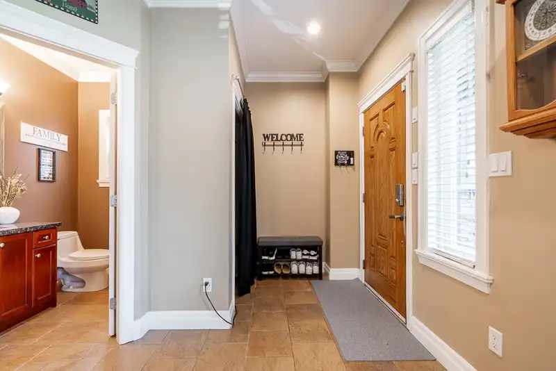 24330 102 AVENUE - photo 4 of 39