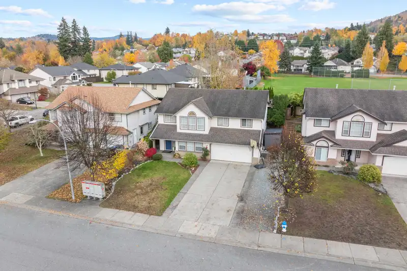 35028 KOOTENAY DRIVE - photo 1 of 40