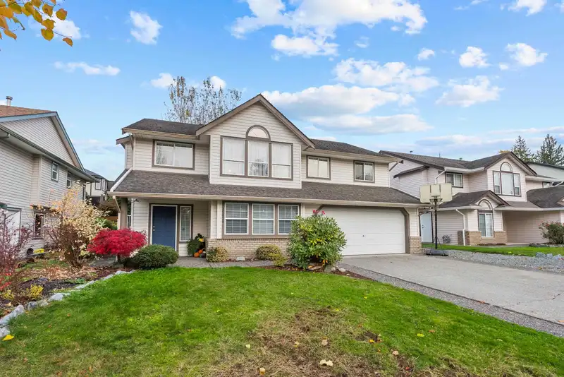 35028 KOOTENAY DRIVE - photo 3 of 40