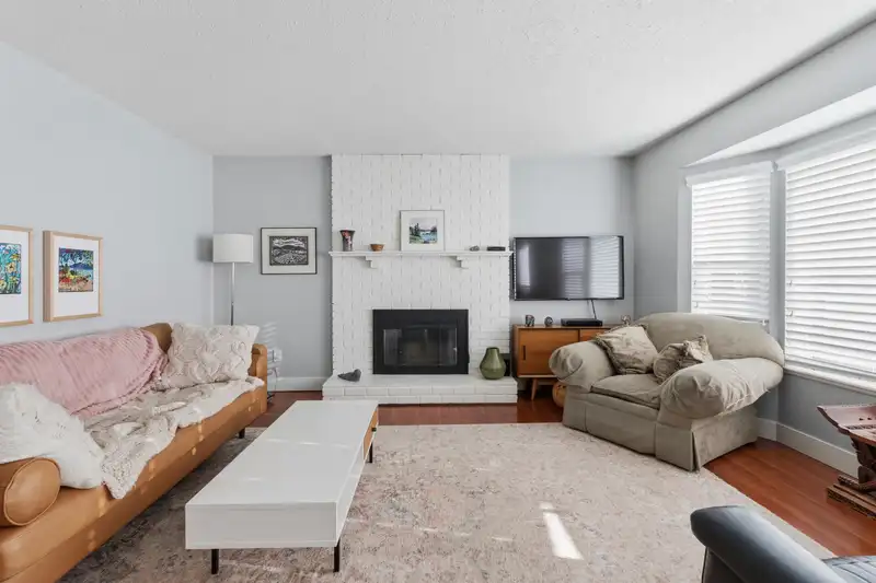 9442 212B STREET - photo 3 of 39