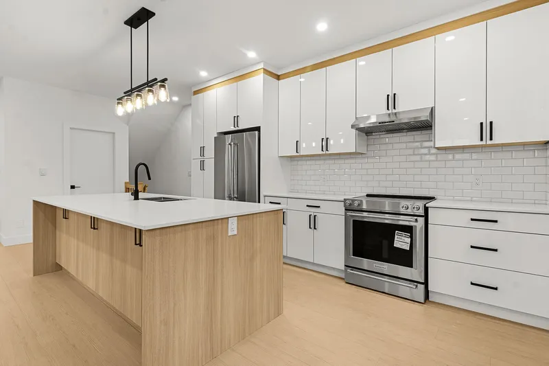 6 2360 CRESCENT WAY - photo 1 of 25