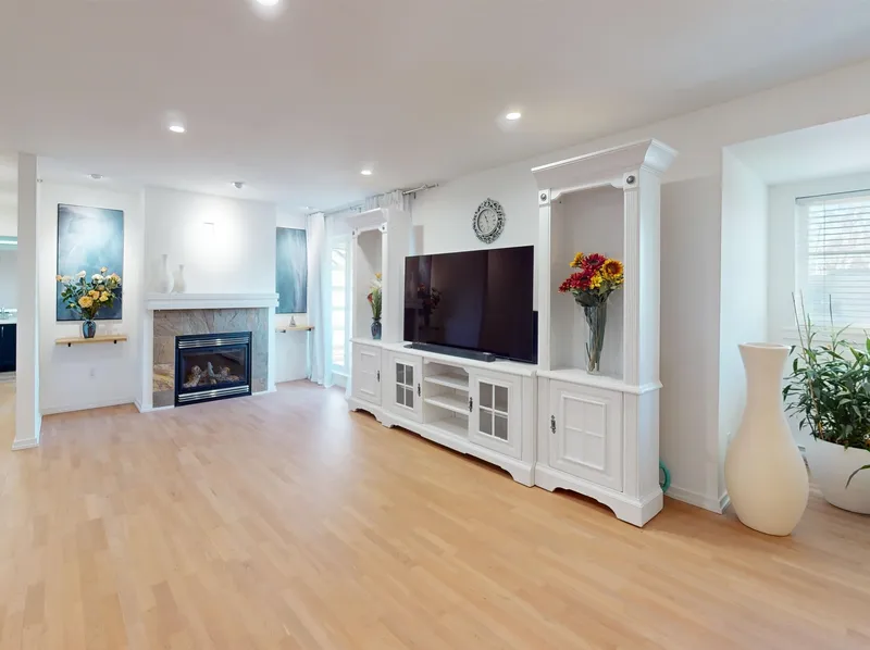 409 15621 MARINE DRIVE - photo 2 of 25