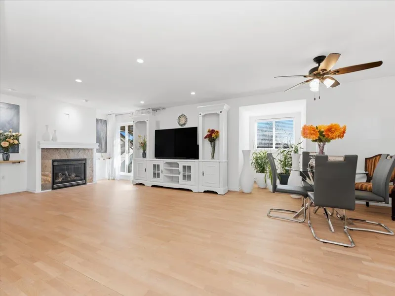 409 15621 MARINE DRIVE - photo 3 of 25