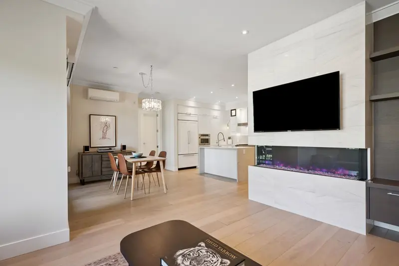 206 23189 FRANCIS AVENUE - photo 2 of 25