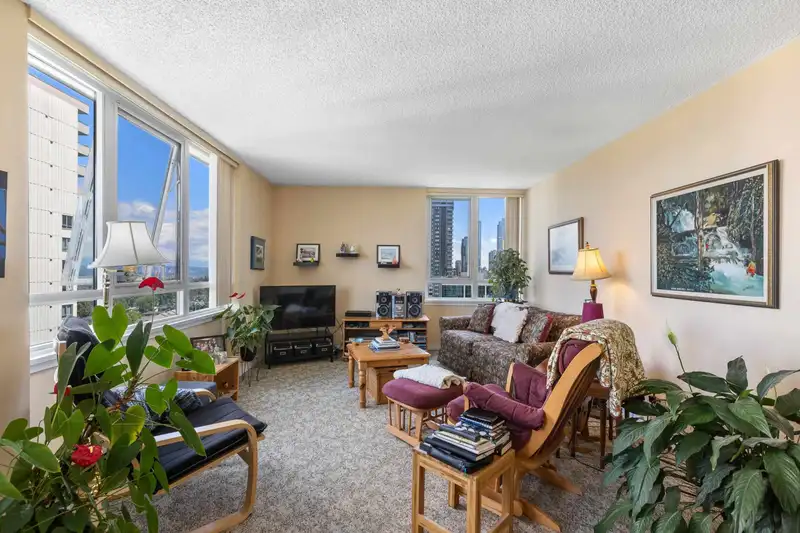 1602 5652 PATTERSON AVENUE - photo 4 of 40