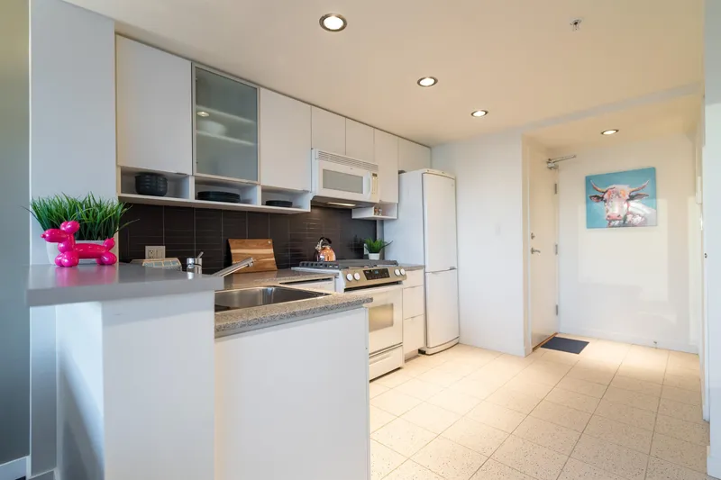 2106 939 EXPO BOULEVARD - photo 1 of 22