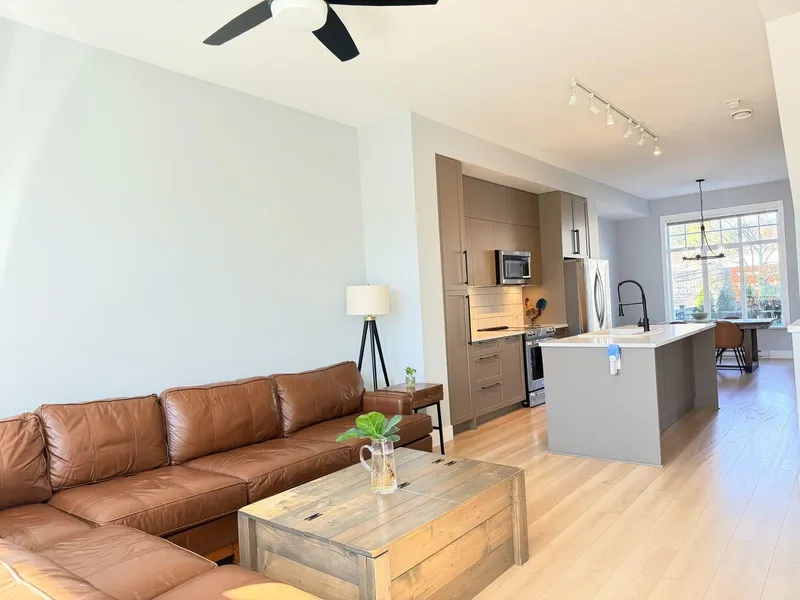 43 3552 VICTORIA DRIVE - photo 1 of 18