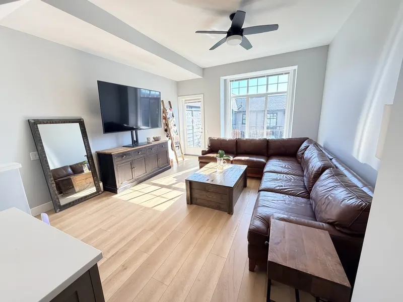 43 3552 VICTORIA DRIVE - photo 2 of 18