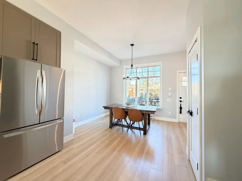 43 3552 VICTORIA DRIVE - photo 3 of 18