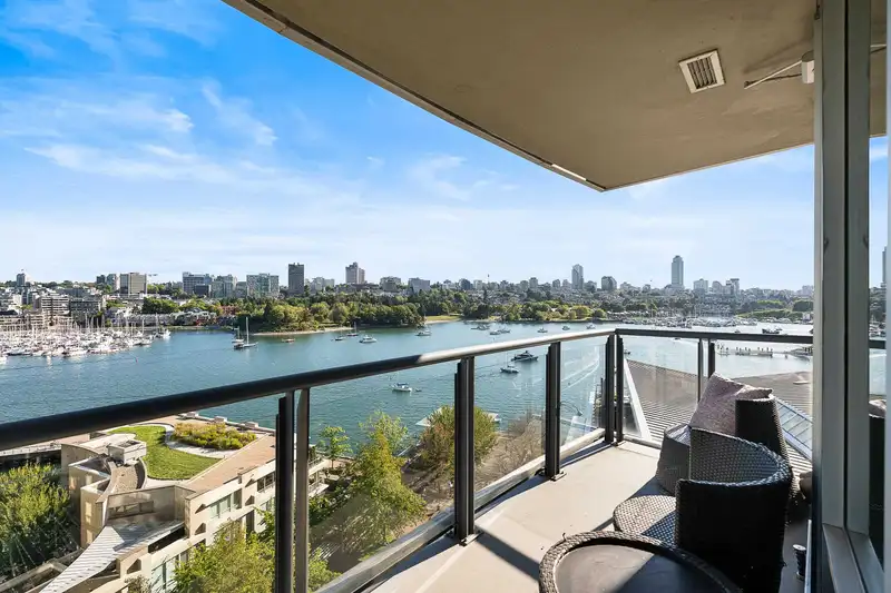 1202 1383 MARINASIDE CRESCENT - photo 3 of 40