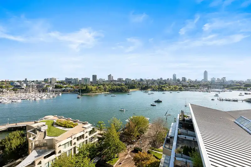 1202 1383 MARINASIDE CRESCENT - photo 4 of 40