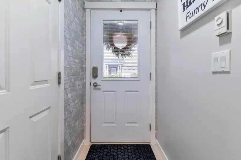 27 7088 191 STREET - photo 3 of 26